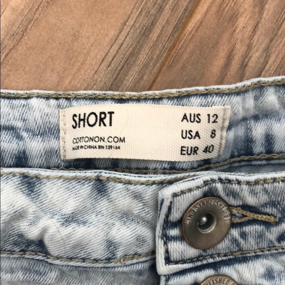 Shorts - Picture 3 of 3